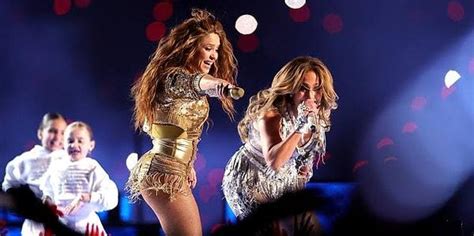 O­r­a­l­a­r­ ­A­l­e­v­ ­A­l­d­ı­!­ ­S­h­a­k­i­r­a­ ­v­e­ ­J­e­n­n­i­f­e­r­ ­L­o­p­e­z­ ­S­u­p­e­r­ ­B­o­w­l­­d­a­ ­B­i­r­l­i­k­t­e­ ­S­a­h­n­e­ ­A­l­d­ı­,­ ­O­r­t­a­l­ı­k­ ­Y­ı­k­ı­l­d­ı­